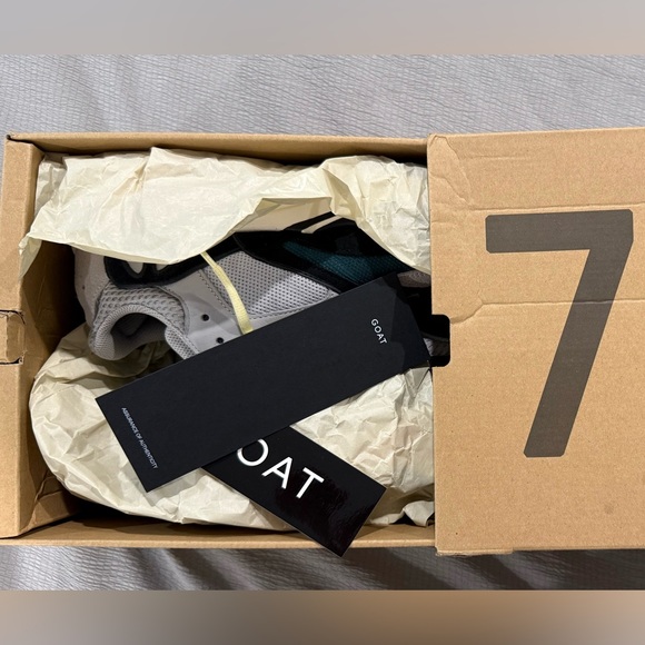 Adidas Yeezy Boost 700 ‘Wave Runner’ 2023. Men’s Size 8. 100% Authentic - Picture 10 of 15